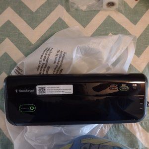 FoodSaver FM2000 Vacuum Sealer. Never Used.